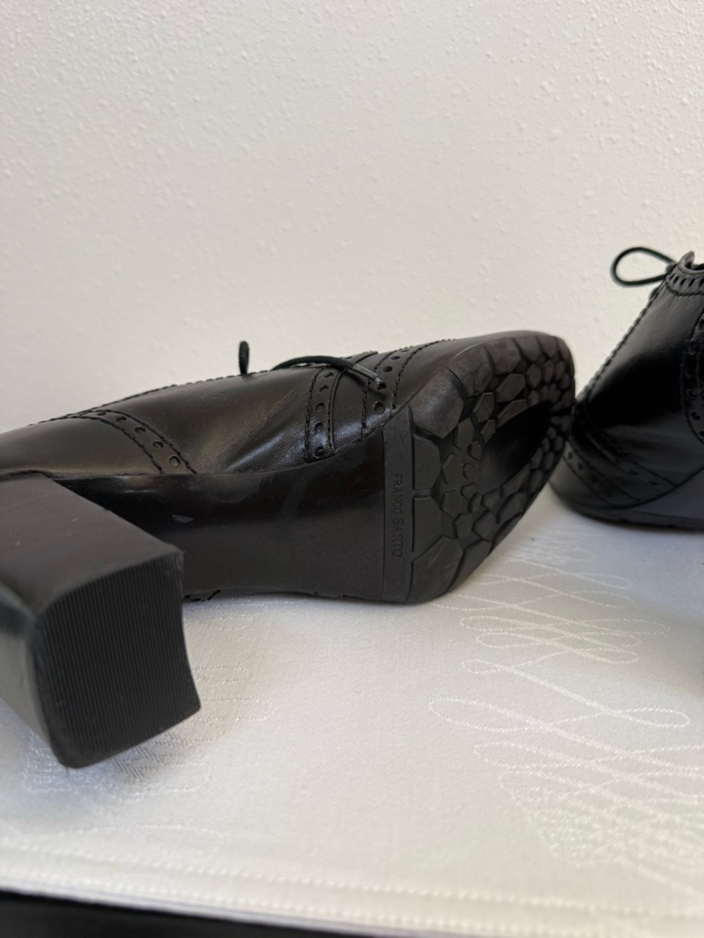 Franco Sarto Devote Black Leather Oxford Heels Size 9 Wingtip Brogue - Picture 5 of 8